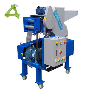 Automatic traction crusher